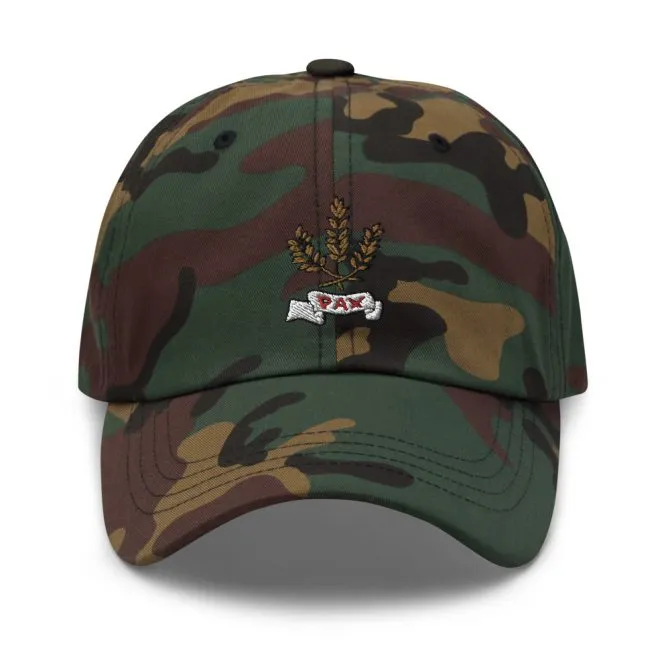 Gorra bordada con patrón de camuflaje modelo Pax con rama de olivo y la palabra 'PAX' en el frontal.
